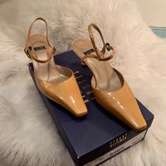 Stuart Weitzman Gold Ringing Oasis Quasar Slingback With 2.5" Heel. Gorgeous Heel Has Burl-Wood Look. Nib. Never Worn, Though Have Bonus Of Sole Guard ($35 Value) To Protect Bottoms. Classic And Elegant For A Bride, Mother Of The Bride, Or A Special Occassion. Size 7. Smoke Free Home Formal Patent Leather Slingback Sandals With 4-inch Heel, Elegant Slingback Pumps With 4-inch Heel For Formal Occasions, Formal Patent Leather Slingback Pumps With Padded Heel, Fitted Slingback Pumps With 4-inch Heel For Gala, Leather Kitten Heels With 4-inch Heel For Wedding, Gold Slingback Pumps With Padded Heel For Formal Occasions, Gold Slingback Pumps With Padded Heel For Formal Events, Formal Gold Slingback Pumps With Branded Heel, Formal Patent Leather Slingback Pumps