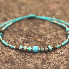 Boho Adjustable Beaded Bracelet Color: Turquoise & Gold Simple Turquoise Jewelry, Teal Beaded Bracelets, Western Bracelet Ideas, Turquoise Beaded Bracelets, Stretch Beaded Bracelets Diy, Minimalist Diy, Adjustable Beaded Bracelet, Beaded Chocker, Small Bead Bracelet