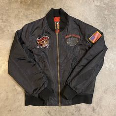 Brand: Motor Harley Davidson Clothes Color: Black Size: Men's Small Condition: Gently Used - Good Please Note: Color May Vary Slightly Due To Screen And Lighting. All Items, Unless Marked Nwt, Are Gently Used And May Have Signs Of Wear. Vintage Items Are 20-40 Years Old!!! We Try To Call Out Any Flaws/Imperfections In The Description. Please View All Photos For Condition And Feel Free To Message Me For More Pictures Or Measurements. Please Wash All Items Prior To Wear. Vintage Clothing May Run S Fall Motorcycling Outerwear With Pockets, Black Moto Outerwear For Streetwear, Casual Winter Outerwear For Motorcycling, Casual Motorcycle Outerwear With Zipper Closure, Black Casual Outerwear For Motorcycling, Casual Black Outerwear For Motorcycling, Casual Outerwear With Pockets For Biker Events, Vintage Black Outerwear With Zipper Closure, Motor Harley Davidson