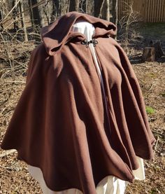 Short Fleece Cloak Dark Brown Full Circle Cloak Cape With - Etsy Cloak Ideas, Flames Aesthetic, Short Cloak, Cottage Goth, Winter Cloak, Cape With Hood, Fest Outfits, Cozy Jacket, Medieval Clothing