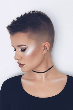 Buzz Cut Styles, Buzz Haircut, Buzz Cut Women, Trendy We Fryzurach, Super Short Haircuts, Buzz Cut Hairstyles, Buzzed Hair, Cut Hairstyles, Very Short Haircuts