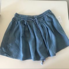 Pleated Shorts. Denim. Very Soft And Flowy Material. Gul Fit S As Well Casual Mid-rise Bottoms With Built-in Shorts, Gap Cotton Medium Wash Shorts, Gap Denim Blue Summer Bottoms, Summer Gap Denim Blue Bottoms, Spring Mid-rise Shorts With Elastic Waistband, Summer Denim Blue Gap Bottoms, Wide Leg Washed Cotton Shorts, Casual Light Wash Stretch Jean Shorts, Gap Washed Cotton Bottoms