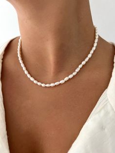 16 inch freshwater pearl necklace Necklace Photoshoot, Natural Pearl Necklace, Motifs Perler, Pearl Necklace Wedding, Women's Jewelry Sets, Freshwater Pearl Necklace, Watches Women Fashion, Freshwater Pearl Necklaces, Jewelry Inspo