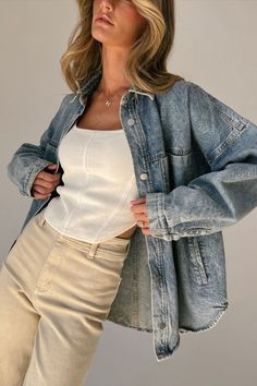 kinda oversized + full of retro vibes, this denim jacket will add a stylish touch to any fall outfit. it has a relaxed silhouette + utility-inspired buttons, so it’s got that edgy, “wear everywhere” energy. the perfect casual jacket to throw with your favorite sweater + jeans. Outfit Inso, Sweater Jeans, Rule Breaker, Engagement Outfits, Button Up Dress, Favorite Sweater, Paramore, Sweaters And Jeans, Fall Wardrobe