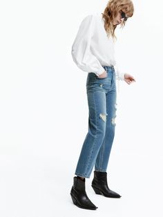 MO&Co. Women's Frayed Detail Ankle Jeans Crafted from pure cotton, these high-waisted, straight-leg jeans feature an edgy distressed design for a vintage look and feel. The ankle-length cut pairs perfectly with ankle boots for a chic and unique style. Features : - High waist, straight leg, ankle length- Zip fly, classic five-pocket design- Distressed design Code: MBD1JENT02The back length of size M/27 is 93.5cmMATERIALS & CARE Material: 100% CottonPlease put it into a mesh bag to washDenim produ Ripped Light Wash Cropped Jeans For Fall, Ripped Medium Wash Cropped Jeans For Fall, Fall Distressed Cropped Leg Flare Jeans, Fall Cropped Jeans With Frayed Hem And Relaxed Fit, Distressed Cropped Jeans For Fall, Chic Distressed Light Wash Cropped Jeans, Chic Light Wash Distressed Cropped Jeans, Fall Ripped Cropped Jeans In Rigid Denim, Ripped Rigid Denim Cropped Jeans For Fall