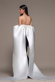 Description Black-White Column, Long dress Sleeveless Open neckline Strapless Dry Clean Made in Spain SKU BENETUTTI Gown With Cape, Edgy Bridal, Goth Wardrobe, Off Shoulder Ball Gown, Sweep Train Prom Dress, Strapless Evening Gowns, Prom Dresses Elegant, Strapless Evening Dress, Off Shoulder Gown