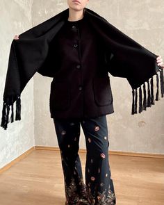 - tagged size S - measurements: shoulders 55 cm (21.5 in), bust 112 cm (44 in), length 74 cm (29 in), sleeve length 52 cm (20.5 in) - scarf length 158 cm (62 in), scarf width 25.5 cm (10 in) - wool/synthetic blend - excellent condition Y2k Black, Oversized Jacket, Jackets & Coats, Jackets For Women, Sleeve Length, Art Collection, Bathing Beauties, Wool, Purses And Bags