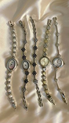 Jewelleries Aesthetic, Cute Stuff To Buy Accessories, White Silver Jewelry, Bling Bling Aesthetic, Vintage Watch Aesthetic, Aesthetic Stuff To Buy, Aesthetic Things To Buy, Where To Buy Jewelry, Antiques Aesthetic