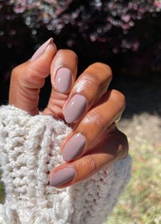 Street Style Nails, Ombre Nails French, Neutral Nail Ideas, Best Winter Nail Colors, Neutral Fall Nails, Prettiest Nails, Taupe Nails, Neutral Nail Color, Dip Nail Colors