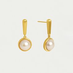 Love the simplicity of a stud but crave a little more movement? With freshwater pearls set in a sleek droplet design, this pair serves up elegance, comfort and wear-with-anything versatility. 
Metal: DD Signature Brushed Gold Plated Over High-Quality Brass.
Gemstone: Freshwater Pearl.
Length:  1.2" / 26mm Modern Pearl Pendant Earrings, Modern Everyday Pearl Earrings, Formal Minimalist Pearl Earrings With Charm, Classic Pearl Drop Earrings For Everyday Elegance, Timeless Teardrop Pearl Pendant Earrings, Classic Teardrop Pearl Earrings For Everyday Elegance, Classic Teardrop Pearl Earrings For Everyday, Timeless Teardrop Pearl Earrings, Everyday Classic Teardrop Pearl Earrings