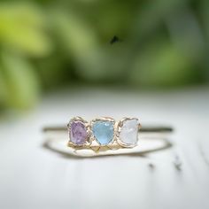 Voici votre chance d'avoir ou d'offrir une bague unique avec les pierres de naissance de chacun de vos proches.
✦ COMMENT COMMANDER VOTRE BAGUE ✦
▪︎ Sélectionnez la taille de votre bague (pour les demi-tailles, merci de le préciser dans la fenêtre Personnalisation)
▪︎ Sélectionnez le nombre de pierres et le matériel que vous souhaitez parmi ces options :


Argent : Argent sterling, électroformé puis plaqué en Argent fin 99.9
Plaqué Or 18k : Anneau en Or rempli 14k, électroformé puis plaqué en or Fine Jewelry Multi-stone Diamond Promise Ring, 14k Gold Moonstone Promise Ring With Accent Stones, 14k Gold Emerald Cut Birthstone Promise Ring, Emerald Cut Three Stone Birthstone Ring, Three Stone Diamond Gemstones For Anniversary, 14k Gold Moonstone Ring With Accent Stones For Anniversary, 14k Gold Multi-stone Emerald Ring Gift, 14k Gold Multi-stone Emerald Ring As A Gift, Emerald Cut Multi-stone Jewelry For Promise Ring