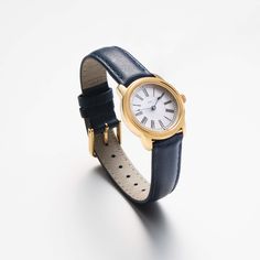 Womens Vintage Watch, Classic Adjustable Leather Watch, Classic Leather Watch With Adjustable Strap, Classic Everyday Watches With Adjustable Fit, Minimalist Formal Watch Accessories With Leather Strap, Timeless Leather Watch Bands, Classic Leather Watches For Everyday Use, Classic Watch For Everyday Use, Classic Leather Strap Watch Bands For Everyday Use