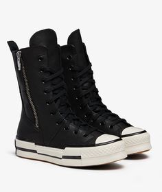 Converse, a timeless brand with a rich history dating back to the early 20th century, continues to capture the essence of street style with its iconic footwear. Introducing the Chuck 70 Plus X-HI in black, a must-have for the Fall/Winter 2024 season. Known for its classic design and superior quality, this high-top sneaker is a favorite among fashion enthusiasts. Elevate your sneaker game with this versatile pair that effortlessly combines style and comfort. Get your hands on a pair of these Converse Chuck 70 Plus X-HI Zapatillas at SVD before they're gone! Converse Chuck 70 Plus, Chuck 70 Plus, Nike Shox R4, Timeless Brand, Sneakers Converse, Adidas Samba Og, Converse Chuck 70, Nike Shox, Fall Winter 2024