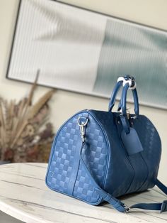 Blue Check This Keepall 45 Travel Bag with Shoulder Strap is crafted in supple Damier Infini leather for a classic look. Whether carried on the shoulder or in the hand, its iconic shape will become a stylish companion for your travels. Dimensions: 45 x 27 x 20 cm Color: Blue Louis Vuitton Yayoi Kusama, Louis Vuitton Keepall 45, Keepall 45, Louis Vuitton Capucines, Large Cosmetic Bag, Lv Purse, Lv Shoes, Medium Handbags, Louis Vuitton Keepall