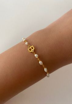 ✨Looking for a thoughtful and personalized gift? Our personalized 925 Sterling Silver Gemstone Beaded Initial Bracelet arrives in an elegant gift box, ready to delight someone special. It's a perfect choice for birthdays, anniversaries, or any occasion where a personalized touch is cherished.  ✨Whether you're celebrating family bonds, a romantic relationship, or a special occasion like a birthday, our gemstone beaded initial bracelet is the perfect choice. Surprise your loved ones with a persona Bracelet Valentines, Valentines Gift For Her, Romantic Relationship, Bracelet Initial, Personalized Couple Gifts, Pearl Bracelets, Bracelet Pearl, Birthstone Bracelet, Birthstone Bracelets