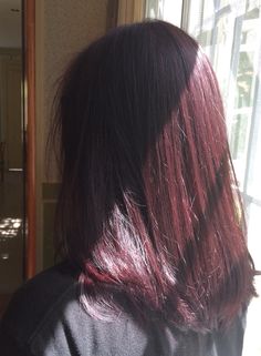 Maroon Red Hair Color, Shag Haircut Color Ideas, Simple Dyed Hair, Maroon Dyed Hair, Maroon Hair Color Burgundy, Maroon Hair Burgundy Wine, Wine Hair Color Burgundy, Aesthetic Hair Colour, Burgandy Hair Color