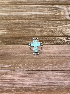 😍WESTERN CROSS CUFF RING😍 👉Burnished Silver 👉Adjustable Cuff Ring 👉Alloy Material 👉Nickel & Lead Free Western Sterling Silver Rings, Turquoise Rings Western, Western Jewelry Rings, Western Jewerly, Cow Slippers, Western Fashion Jewelry, Western Rings, Rodeo Jewelry, Western Cross