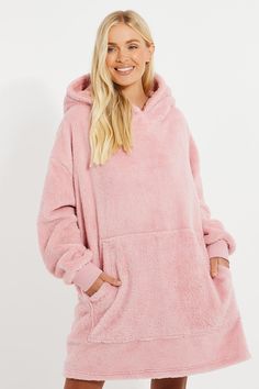 Bring comfort to your nights in our oversized hoodie, perfect for family moments at home. Cut in an oversized, relaxed fit, this hoodie is just what you need on a lazy day. The longline length and hood give it a cosy feel and the handy kangaroo pocket is perfect for storing the tv remote or some snacks. Comfy for lazy days watching films on the sofa, or before bed comfort. Shirt Blouses Tops, Lazy Days, Family Moments, Before Bed, Lazy Day, Jumper Shirt, Oversized Hoodie, T Shirt Vest, Dress With Cardigan