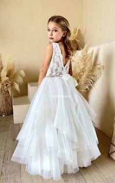 Teter Warm Gorgeous Flower Girl Communion Party Lace Tulle Dress Elegant Tulle Long Gown, Fitted V-neck Tulle Dress, Fitted Tulle Skirt Bridesmaid Dresses, Fitted Tulle Long Dress, Elegant Lace Dress For Wedding With Lined Bodice, Sheer Long Dress For Gala, Elegant Dress With Fitted Bodice In Organza, Fitted Bridesmaid Dresses With Tulle Skirt, Elegant Lace Wedding Dress With Lined Bodice