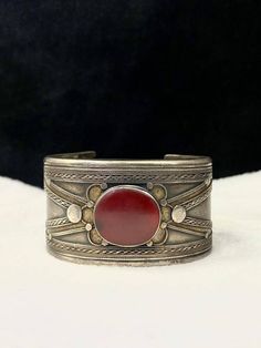 Its Handmade Beautiful Sterling Silver Very Old Vintage Bangle/ Bracelet With Natural Ancient Yemani Agate Stone Its Beautiful Handmade And It have Gold Work On it Material Silver And Gold Gemstone Agate Stone Size 7US Bohemian Carnelian Bracelet, Traditional Red Cuff Bracelet As Gift, Vintage Bangle Bracelet With Natural Stones, Adjustable Silver Carnelian Bracelets, Red Round Agate Jewelry, Ceremonial Red Gemstone Jewelry, Elegant Red Agate Beaded Bracelets, Traditional Gemstone Cuff Bracelet, Carnelian Bangle Bracelet Gift