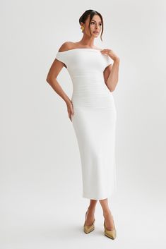 Fit perfection. Drop the neckline (and all pretenses) with the ALAYNA Recycled Nylon Midi Dress, a bodycon dress designed to be your perfect plus one to almost any event. We designed this in a soft supportive double layer fabrication and incorporated ruching to create an ultra flattering fit. Step into the sci-fi spirit of the season by pairing it with our silver Kailani Platform Heels. White Coat Ceremony Outfit, Graduation White Dress, White Dress Classy, White Dresses Online, White Coat Ceremony, Dresses Date Night, White Dresses For Women, Grad Dresses, Date Night Dresses