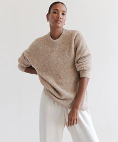 Alpaca Boucle Cocoon Crewneck Oatmeal Made from an ultra-cozy alpaca blend, this chunky knit boasts a quality that feels instantly classic. 89% superfine alpaca, 11% polyamide. Made in Peru of Peruvian yarn. Oversized crewneck sweater with slightly elongated body. Jenni Kayne Style, Boucle Knit, Boucle Yarn, Jenni Kayne, Alpaca Sweater, Oversized Crewneck, City Style, Crewneck Sweater, Get Dressed