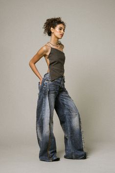 Carpenter Pants Outfit, Trending Jeans, 80s Pants, 2000s Jeans, Uniqlo Jeans, Bleached Jeans, Upcycled Jeans, Ny Style, Leg Model