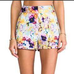 Sachin & Babi Valerie Womens High Waisted Floral Short Shorts Multi White Size 8 New Without Tags Measure 29” Waist 36” Hips 14” Long 12” Rise 3.5” Inseam 25” Leg Opening From A Smoke Free Pet Free Home Retail $140 Chic High-waisted Floral Print Shorts, Chic High Waist Floral Print Shorts, Multicolor Stretch Floral Print Shorts, Stretch Multicolor Floral Print Shorts, Chic Multicolor Floral Print Shorts, Multicolor Floral Print Shorts, Multicolor Floral Print Short Bottoms, Fitted Multicolor Shorts, Chic Multicolor Shorts For Spring