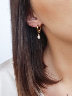 Mini hoop earrings with small pearl charm! These dainty freshwater baroque pearl earrings are perfect addition to you jewelry collection. Mixing all time favorite - hoops and all time classic -pearls, makes these earrings both- beautiful and timeless! It's definitely a must have! You also can take off pearl charms and have plain hoops earrings when needed! Check other pearl earrings here - https://www.etsy.com/shop/GinandJewelryShop?section_id=32608833 Message me if you need larger quantity than Thick Hoop Earrings, Small Gold Hoop Earrings, Small Gold Hoops, Tiny Hoop Earrings, Baroque Pearl Earrings, Mini Hoop Earrings, Hoops Earrings, Pearl Hoop Earrings, Pearl Charms