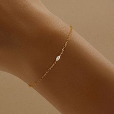 Elevate your style with this 925 sterling silver marquise-cut zirconia bracelet. Minimalist, timeless, and versatile, it's perfect for layering or solo wear. Ideal for gifting or adding chic elegance to any outfit. Minimalistic Bracelet, Delicate Gold Bracelet, Minimal Bracelet, Simple Silver Jewelry, Bags Making, Dainty Gold Bracelet, Elegant Jewellery, Delicate Necklaces, Gift Paper