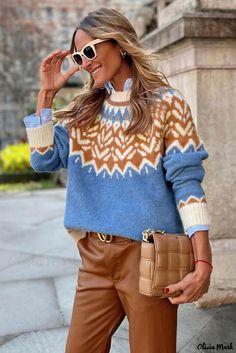 Olivia Mark – suéter con estampado geométrico y ribete de canalé Suéter de canalé con estampado geométrico. Fair Isle Jumper, Motif Fair Isle, Fair Isle Pullover, Its Christmas, Jumper Outfit, Navy Blue Sweater, Yarn Knitting, Crochet Jacket, Winter Mode