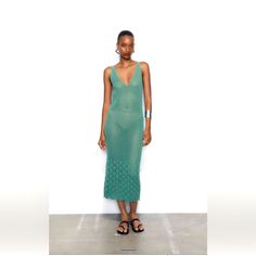 V-Neck Midi Dress With Wide Straps. Perforated Fabric Detail. Scalloped Trim. Green V-neck Midi Dress For Beach, Fitted V-neck Dress For Summer Daywear, V-neck Midi Dress For Beach Daywear, V-neck Midi Dress For Beach Party, Green Midi-length V-neck Summer Dress, Green Midi V-neck Dress For Summer, Chic Green V-neck Dress For Day Out, Summer Fitted V-neck Dress For Daywear, V-neck Midi Dress For Day Out Beachwear