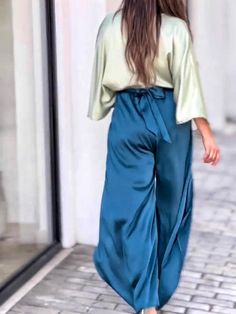 Product Name: V-Neck Ruffle Top & Hem Split Wide Leg Pants 2Piece Set Item NO.: 7449932660921 Weight: 0.45 kg = 0.9921 lb = 15.8733 oz Category: Clothing> Women> Daily Set Tag: Basic, spring summer, 2022 New Arrivals, 25-35 years old Creation Time: 2023-03-17 Style: BasicCategories: Pants SetsDetails: Casual, comfy, leisureSeason: Spring, SummerFabric: ployesterNeckline: V NeckSleeve Type: Long SleeveWaist Line: High WaistCare Instructions: Machine wash or professional dry cleanTips:Different di Fall Dress Outfit, Fashion Bottoms, Crop Top Shirts, Spring Summer 2022, Cotton Set, Short Sleeve Cropped Top, Summer Fabrics, Neck Ruffle, Chic Woman