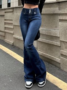 Retro Flare Jeans, Gray Denim Pants, Modeling Clothes, Vintage Jeans Style, Jean Vintage, I'm Broke, Stil Elegant, Bottom Jeans, Cooler Look