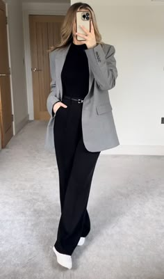 Blazer Outfits Interview, Work Outfits Women Smart Casual, Architect Woman Outfit, Black Culottes Outfit Office, Business Casual Outfits For Women Shoes, Black Pants And Blazer Outfit, Outfit Working Girl, Work Outfit Inspo Business Casual, Office Outfit Inspo Women