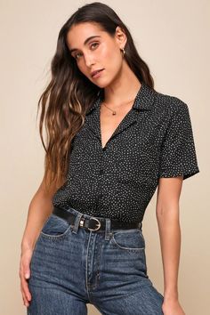 Black Polka Dot Top - Button-Up Top - Short Sleeve Top - Lulus Business Casual Collared Shirt, Blouses For Petite Women, Business Casual Shirts Women, White And Black Shirt Outfit, Short Sleeve Work Outfits, Short Sleeve Collared Shirt Outfit, Office Blouses For Women, Short Sleeve Button Down Outfit, Soft Gamine Outfits