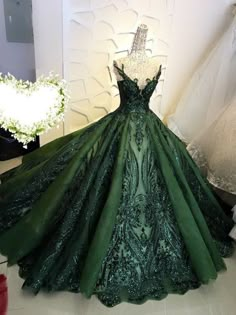 Recess Puffs, Slytherin Dresses, Gaun Abad Pertengahan, Beautiful Wedding Gowns, Quince Ideas, Fantasy Dresses, Gowns Prom, Fantasy Gowns, Pretty Prom Dresses