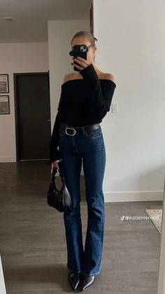 Beauty Event Outfit, Cute And Chic Outfits, Winter 2025 Outfits Going Out, Black Boot Jeans Outfit, 70s Style Winter Outfit, Wine Night Outfit Casual, Mid 20s Fashion Outfits Classy, Undone Outfit, Scandinavian Fashion Night Out