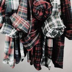 •✧ want to see more pins like this? then follow pinterest: @morgangretaaa + follow my insta @morgangretaaa ✧• Vestiti In Jeans, Cut Up Shirts, One Direction Shirts, Plaid Shirts, T Shirt Diy, Mode Inspiration, Cut Shirts, Tartan Plaid