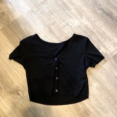 Never Worn!! Cute Black Button Up Crop Top Dark Fits, Slytherin Clothes, Cute Twins, Crop Top Outfits, Cropped Tee, Dream Board, Crop Shirt, Black Button, Black Crop