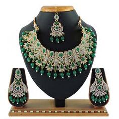 Gold Rodium Polish Green, White and Off White color Necklace in Metal Alloy studded with CZ Diamond, Pearl Pearl Green Necklace, Tika Jewelry, Rani Haar, Diamond Fashion Jewelry, Costume Jewelry Sets, Traditional Diamond, Wedding Gold, Color Necklace, Metal Necklace