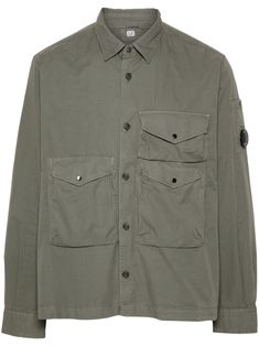 olive green cotton gabardine weave classic collar long sleeves signature Lens detail buttoned-cuff sleeves three front flap pockets straight hem front button fastening C.P. Company suggests removing any detachable accessories before washing. Comme Des Garcons Converse, Luxury Fashion Store, Buttoned Shirt, City Shorts, Jumpsuit Jacket, C P Company, Balenciaga Triple S, Stella Mccartney Adidas, Airport Fashion