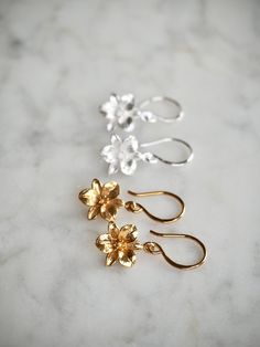 Adorable and feminine botanical flower charm earrings in gold plated sterling silver or sterling silver.  Wonderful small lightweight dangle earrings. The perfect go-to-earrings for any occasion. D e t a i l s: => Metal Type  - Gold Plated Sterling Silver / Sterling Silver => Length - Approx 3 cm / 1.18" => Flower size - 12 mm  International Buyers Shipping is by priority mail, which does not come with a tracking number. If you'd like your order to be sent as registered mail, please upgrade your Lover Earrings, Gold Flower Earrings, Botanical Earrings, Silver Flower Earrings, Earrings Rose Gold, Golden Earrings, Sparkly Earrings, Summer Inspo, Gold Flower