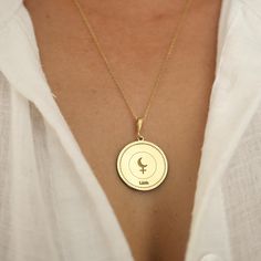 This elegant gold medallion necklace with the symbol of Lilith offers a meaningful accessory representing strength and freedom. Lilith is a mythological figure symbolizing independence and female strength. With its gold-plated design, this necklace is an ideal choice for both everyday wear and special occasions. Complementing your style with its simple and modern design, this necklace can also be a meaningful gift for confident and strong women. Combining elegance and deep meaning, this necklace Independence Symbol, Lilith Symbol, Feminine Empowerment, Female Strength, Lilith Sigil, Feminine Symbols, Gold Medallion Necklace, Style Gothic, Necklace Stand