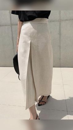 Leather Pencil Skirt Outfit, Kimono Skirt, Minimalist Moda, Prom Dresses Black, Pencil Skirt Outfits, Leather Pencil Skirt, Modest Fashion Outfits, Black Prom Dresses, White Skirt