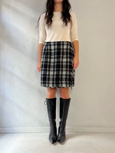 "- Vintage Jones New York plaid mini skirt - 100% wool - Wrap skirt style - Made in Canada - Tagged 12 Waist: 30\" Hip: 21\" Length: 19.5\"" Preppy Short Mini Skirt For Fall, Fall Workwear Knee-length Skort, Preppy Mini Length Bottoms For Fall, Fall Plaid Mini Length Bottoms, Preppy Mini Skirt For Fall, Classic Plaid Skirt For Fall, Classic Mini Bottoms For Fall, Classic Mini Length Bottoms For Fall, Classic Fall Mini Length Bottoms