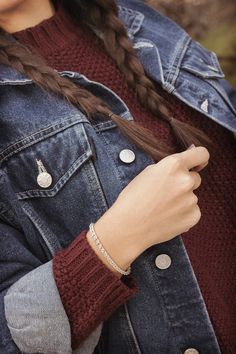 A thoughtful gift! A simple, yet elegant, silver chain to wear all day long. Made of solid sterling silver, this bracelet is ideal to surprise your loved one. HOW TO SELECT YOUR SIZE --> Use a measuring tape to measure your wrist. Alternatively, you can use a piece of string. Mark the points that coincide and then measure that part of the string. Add about 1.5cm / 0.6in so that the bracelet won't be too tight. If you are between two sizes, we suggest you select the larger size. PRODUCT DETAIL Classic Silver Chain Bracelet For Everyday, Classic Silver Chain Charm Bracelet, Classic Silver Charm Bracelet For Everyday, Classic Sterling Silver Bracelet With Silver Chain, Classic Everyday Silver Chain Charm Bracelet, Classic Charm Bracelet With Sterling Silver Clasp, Classic Charm Bracelet With Sterling Silver Clasp For Everyday, Everyday Classic Charm Bracelet With Sterling Silver Clasp, Classic Sterling Silver Bracelet With Silver Chain For Everyday