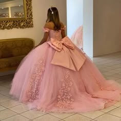 Pink Sparkly Quince Dress, Quinceañeras Ideas, Pink Quinceanera Dresses, Xv Dresses, Beaded Prom Dresses, Pink Quinceanera, Quinceanera Pink, Quinceanera Themes Dresses, Pink Quince