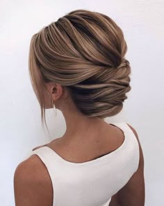 Sanggul Modern, Mother Of The Bride Hair, Bridal Hair Updo, Updos For Medium Length Hair, Photography Bride, Wedding Hair Inspiration, Low Bun, Bridal Hairstyles, Penteado Cabelo Curto