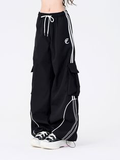 ❤︎Mode Sideline Casual Sports Pants❤︎
This item will take 1-2 weeks to ship. Streetwear Pants Women, Cool Pants Women, Acubi Pants, Y2k Black Pants, Tomboy Pants, Street Wear Pants, Best Cargo Pants, Cool Sweatpants, Sporty Clothes